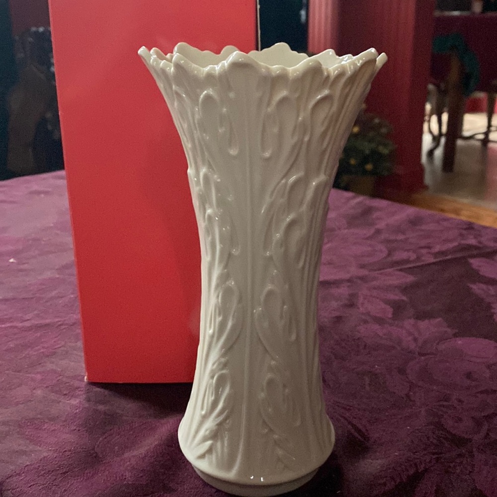 Lennox Woodland 8”!vase. NWOT